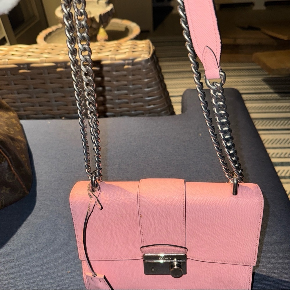PRADA LOGO SAFFIANO CROSSBODY SHOULDER BAG LEATHER Pink On Chain - Picture 3 of 5